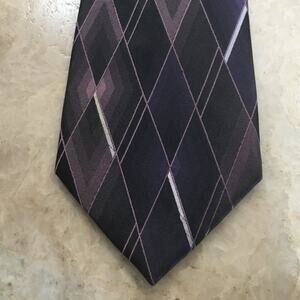 CRAZY HORSE A CLAIBORNE COMPAY SILK TIE